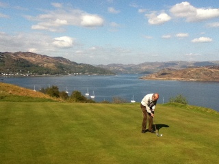 photo of MM putting